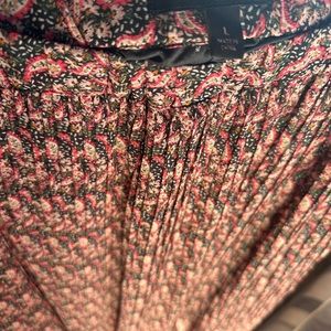 Banana Republic: Never worn. Flowy Skirt.